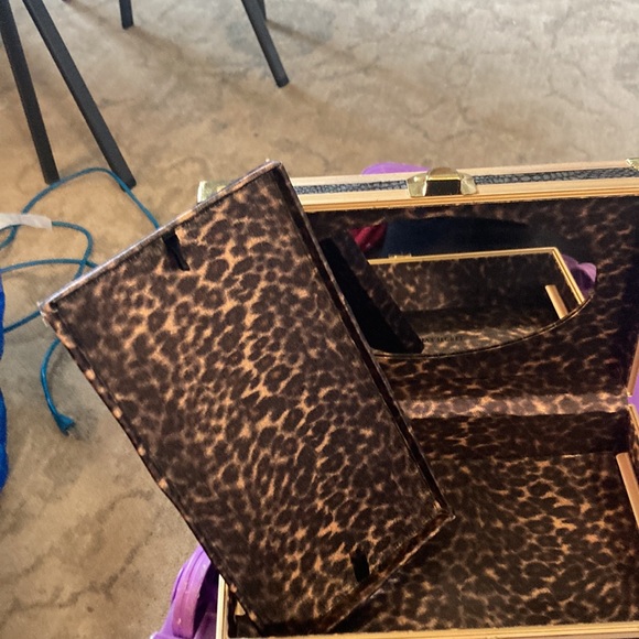 Victorian secret black and gold box - Picture 5 of 6